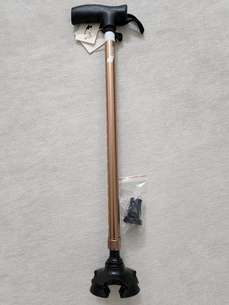브라운 색상 코끼리지팡이 네발 지팡이 전체 모습과 여분 고무발